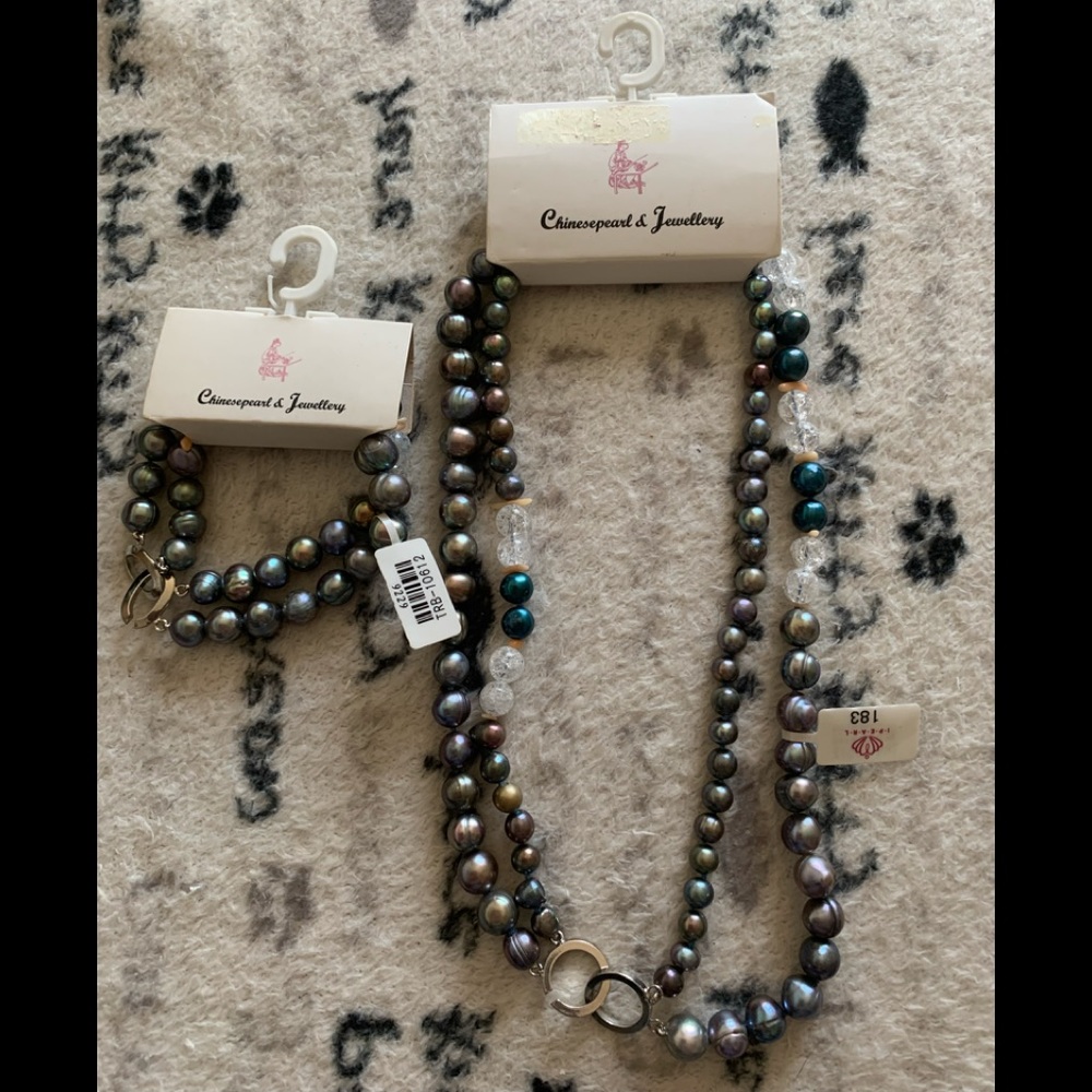 Pearl woman’s necklace and bracelet,  New with tag